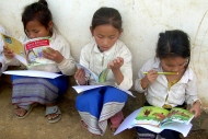 Lao_schoolgirls_reading_books.jpg Lao_schoolgirls_reading_books.jpg
