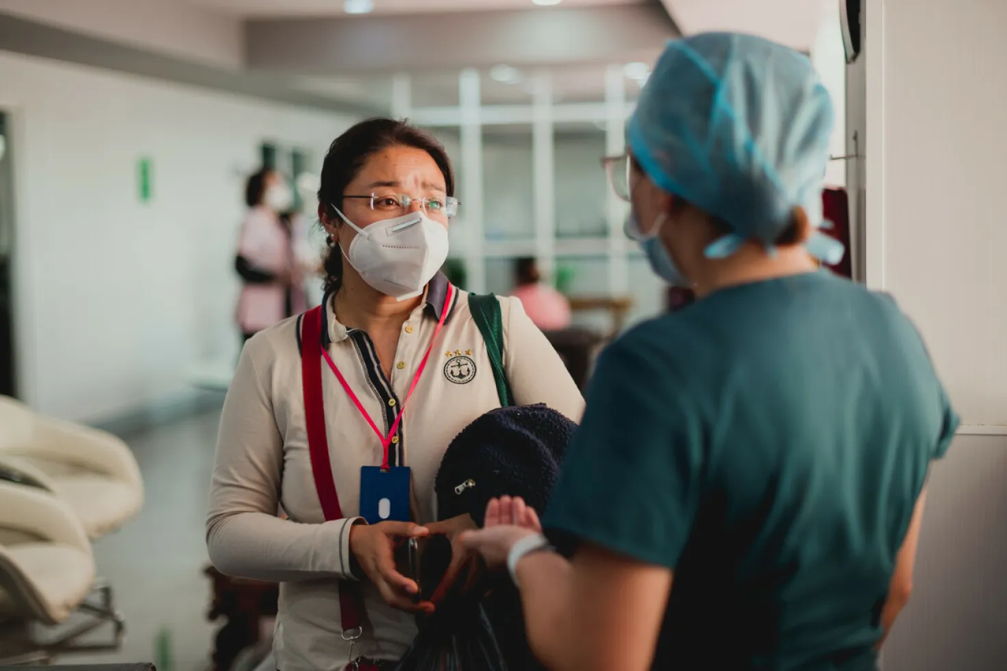 A women at the Instituto Nacional de Cancerología (INCan) in Mexico receives information from a health worker. Photo by Adan Jardon.