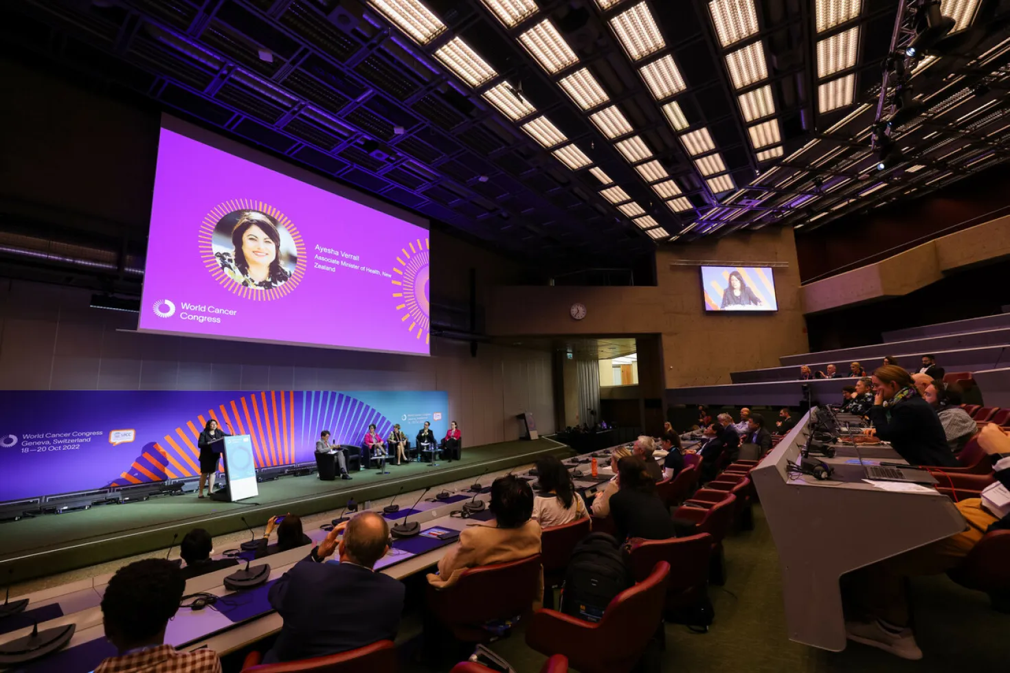 UICC's World Cancer Congress in 2024 will again be held in Geneva, following the success of the 2022 edition. Speaker in front of a large auditorium below a big screen, at UICC's World Cancer Congress in Geneva in 2022