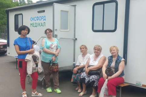 Family in Ukraine in front of a medical mobile platform established by the Charitable Fund ‘Kvitna’
