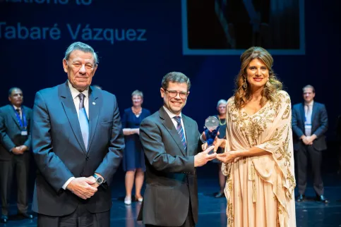 Alvaro Vázquez, son of H.E. Dr Tabaré Vázquez, President of Uruguay receives the 'Outstanding Contribution to Cancer Control Award' on behalf of his father