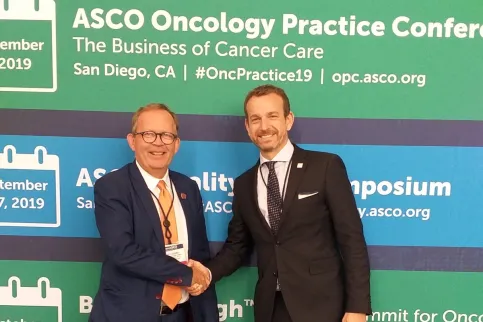 Cary Adams, CEO of UICC and Bjorn Albrecht, Mckinsey’s Partner and Head of the McKinsey Cancer Center, shaking hands at the 11th Annual McKinsey Cancer Congress Series Symposium at ASCO Annual Meeting in Chicago. McKinsey & Company (McKinsey) and the Union for International Cancer Control (UICC) have signed a Memorandum of Understanding (MoU) in support of UICC’s flagship leadership development initiative, the CEO Programme.