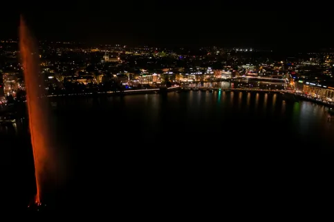 The Jet d'eau, the landmark of Geneva where UICC is headquartered, illuminated in the colour of World Cancer Day