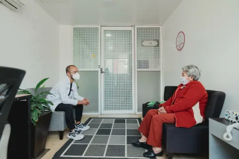 Woman with breast cancer consulting with a physician. Photo by Adán Jardón.
