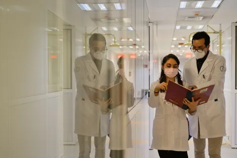 Two doctors consult a document in the hallways of an hospital in Mexico