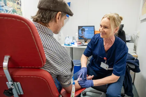 Nurse speaking to cancer patient