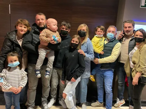 Ukrainian children with cancer and their families were airlifted to Spain, where they can continue their treatment and are being cared for by Fundación Aladina and other cancer organisations. Similar actions are taking place across Europe. Ukrainian children with cancer and their families were airlifted to Spain, where they can continue their treatment and are being cared for by Fundación Aladina and other cancer organisations.