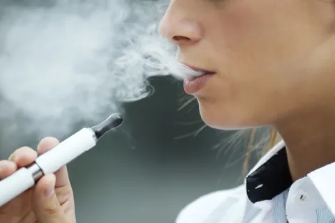 E-cigarettes contain nicotine that makes them addictive as well as chemicals whose long-term impact on health is still relatively unknown
