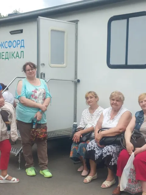 Family in Ukraine in front of a medical mobile platform established by the Charitable Fund ‘Kvitna’