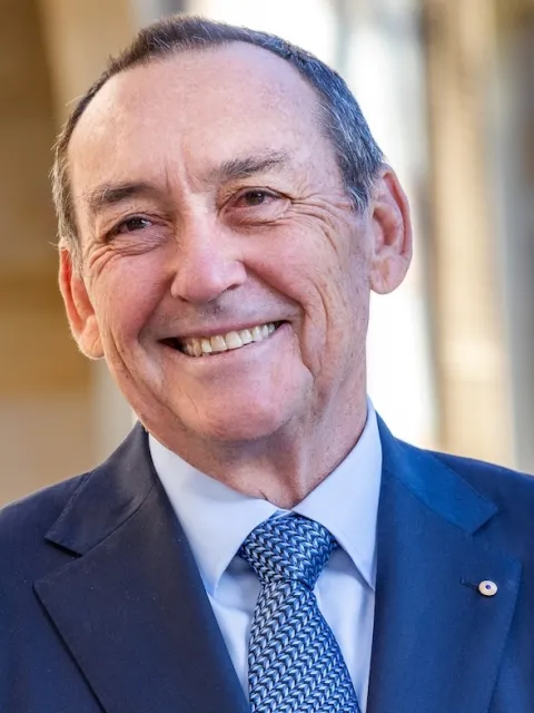 Headshot of Prof. Jeff Dunn, AO, President of UICC (2022-2024), in blue suit and tie