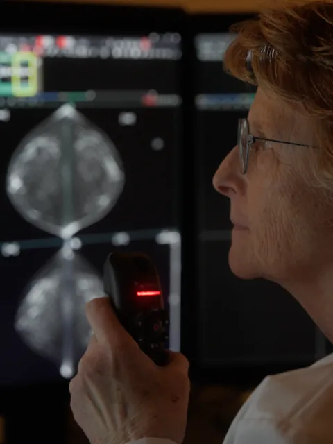 Woman looking an AI analysis of a breast cancer scan