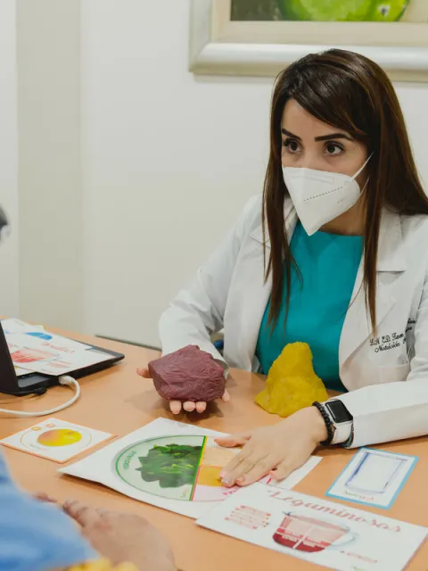 Doctor advising a breast cancere patient on medicine.