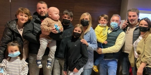 Ukrainian children with cancer and their families were airlifted to Spain, where they can continue their treatment and are being cared for by Fundación Aladina and other cancer organisations.
