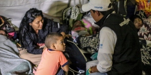 UNICEF staff member assisting a mother and child in a migrant camp for Venezuelans leaving the country. UNICEF launched a regional response in 2018 to support children and families from Venezuela, as well as children in host communities. Photo ©UNICEF/2018/Moreno
