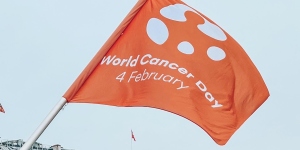 World Cancer Day flag flying on the Mont Blanc Bridge 31 January – 6 February in Geneva, Switzerland, where UICC is headquarted